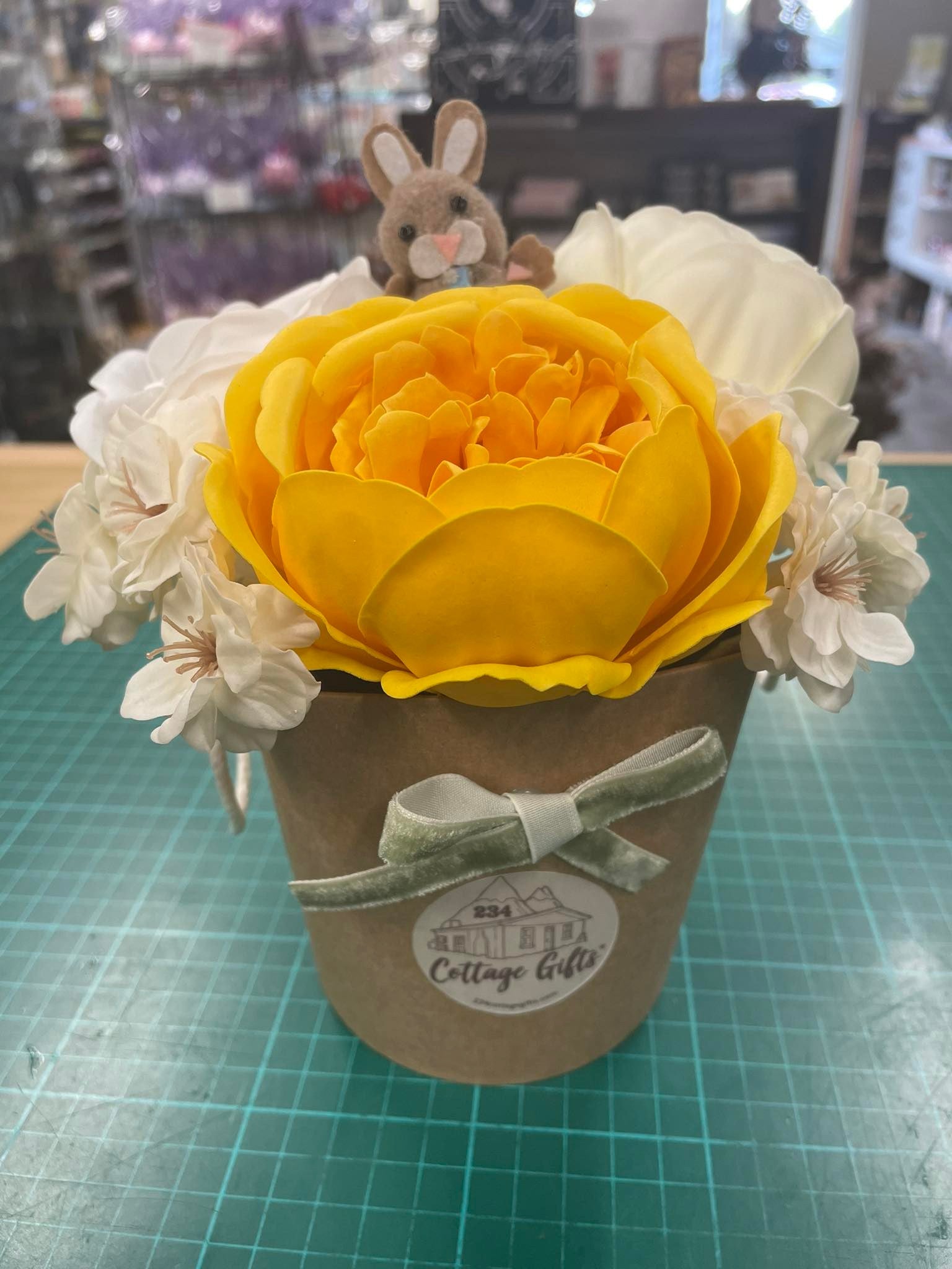 Soap Flower Box - Yellow/White